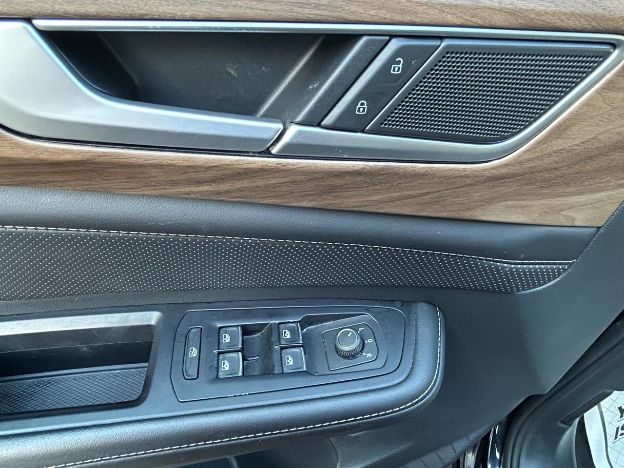 Volkswagen Atlas SE w/Technology 4MOTION 2025