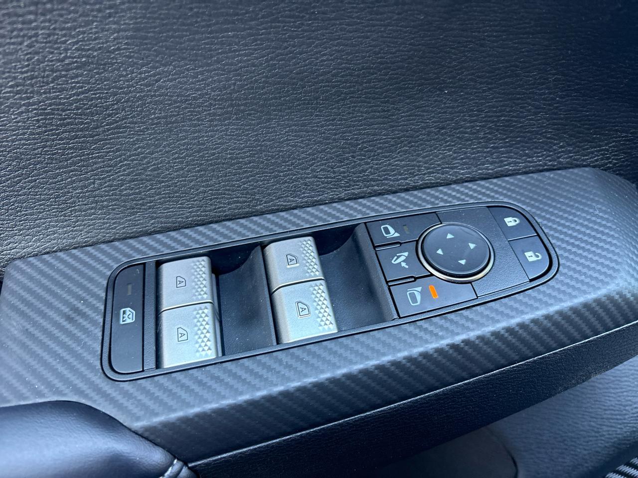 Mitsubishi Outlander PHEV SEL 2024