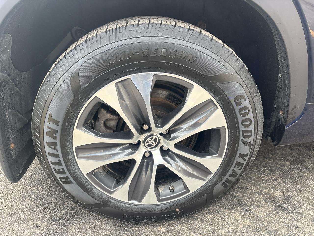 Toyota Highlander XLE AWD V6 2020