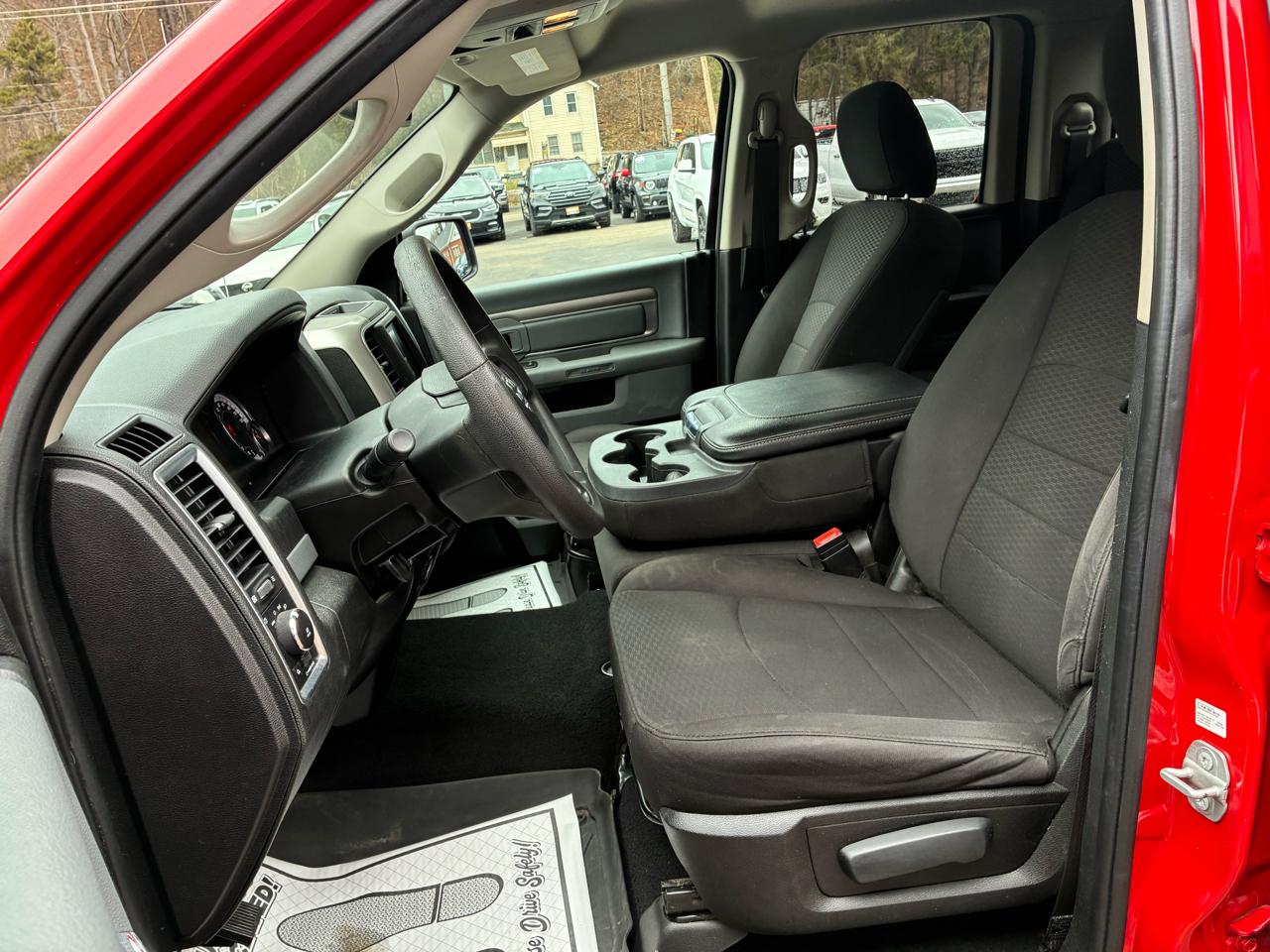 RAM 1500 SLT Quad Cab 4WD 2020