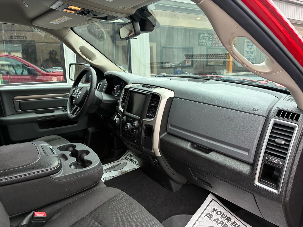 RAM 1500 SLT Quad Cab 4WD 2020