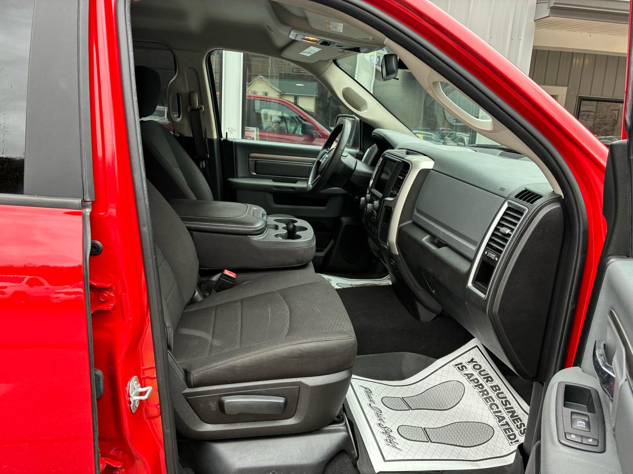 RAM 1500 SLT Quad Cab 4WD 2020