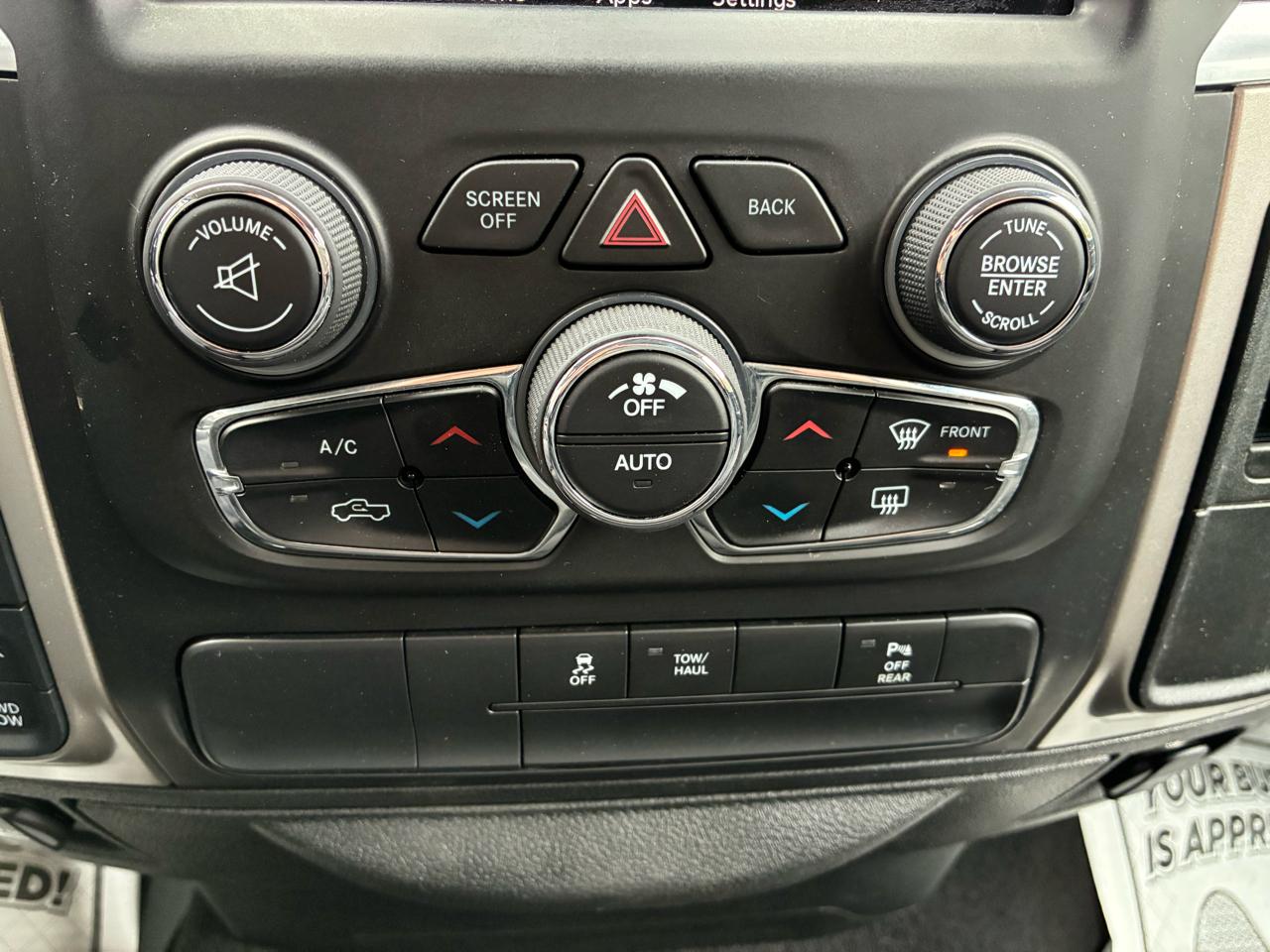 RAM 1500 SLT Quad Cab 4WD 2020