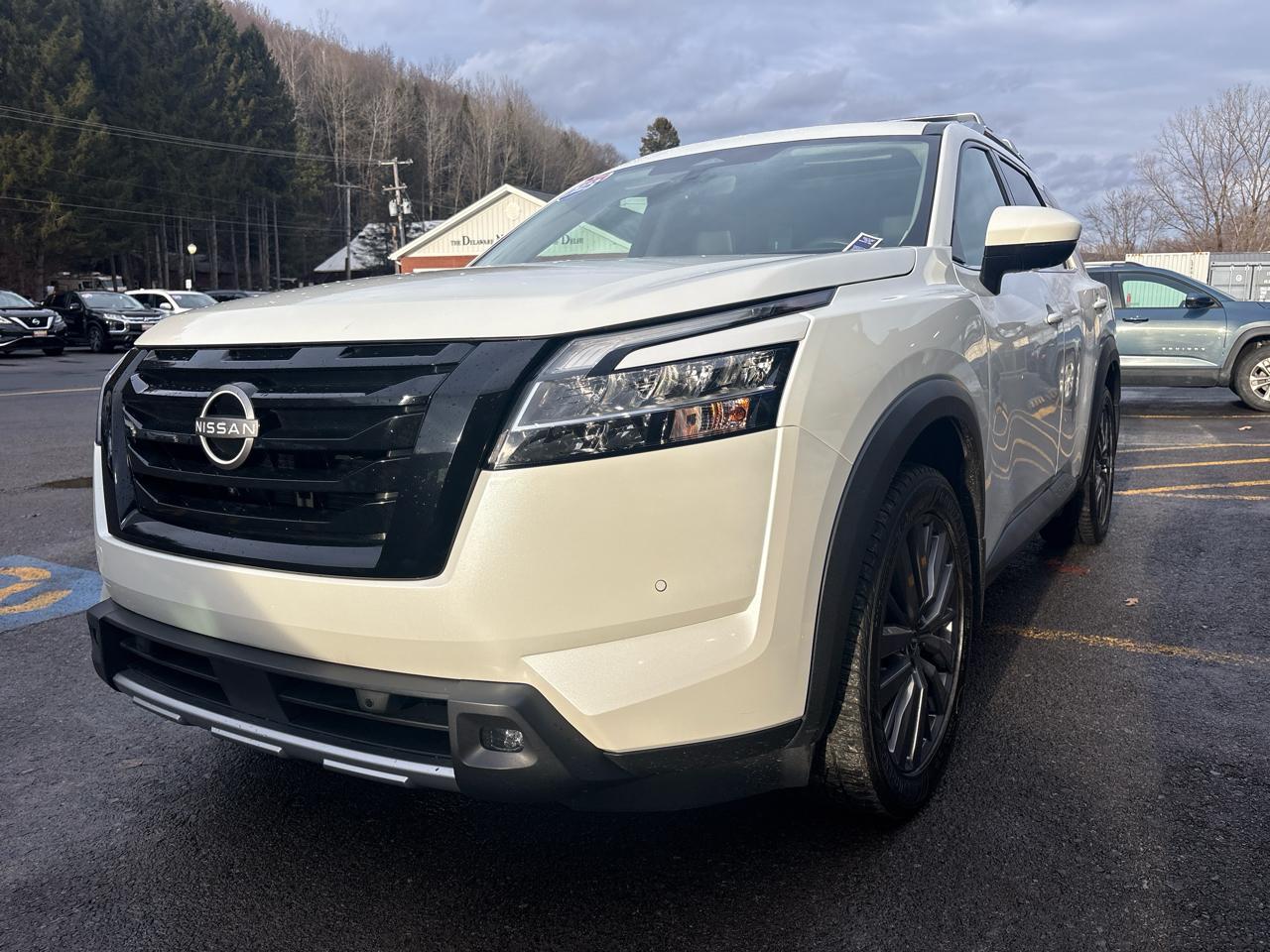 Nissan Pathfinder SL 4WD 2023