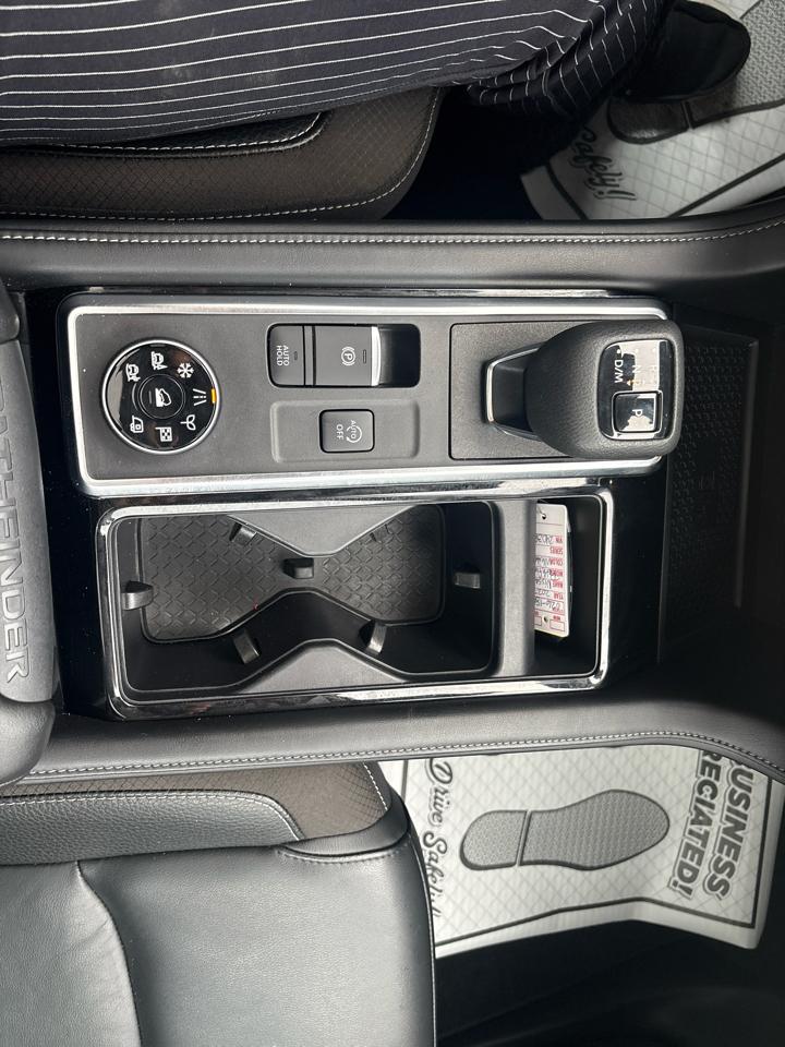 Nissan Pathfinder SL 4WD 2023