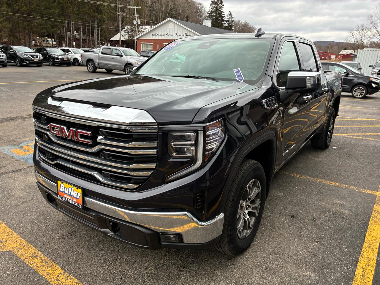 GMC Sierra 1500 SLT Crew Cab 4WD 2024