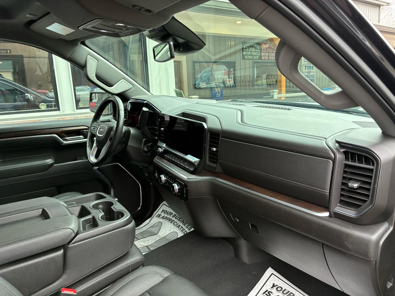 GMC Sierra 1500 SLT Crew Cab 4WD 2024