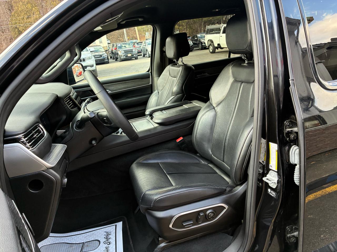 Jeep Wagoneer Series III 4WD 2024