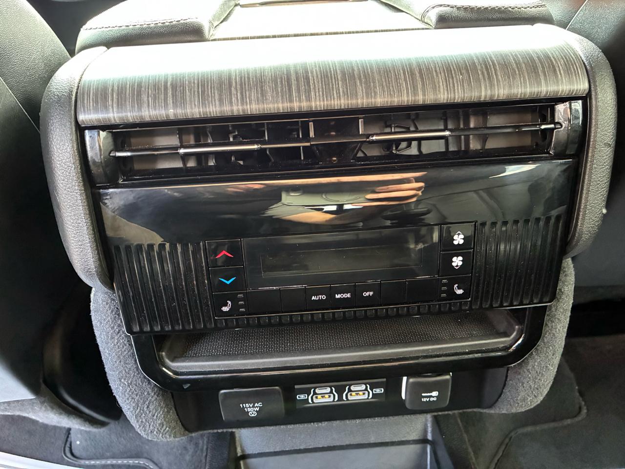 Jeep Wagoneer Series III 4WD 2024