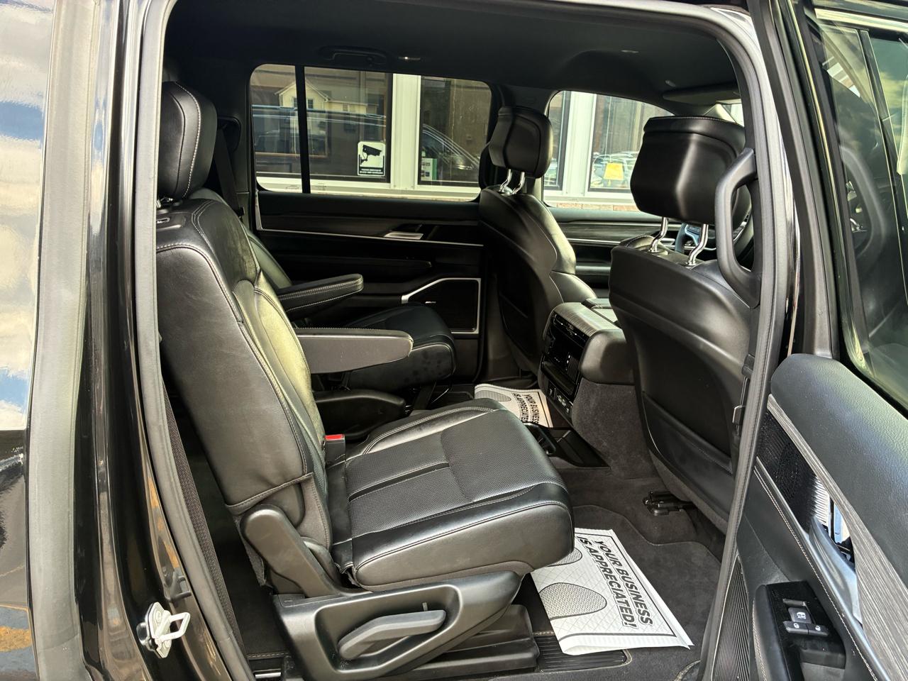 Jeep Wagoneer Series III 4WD 2024