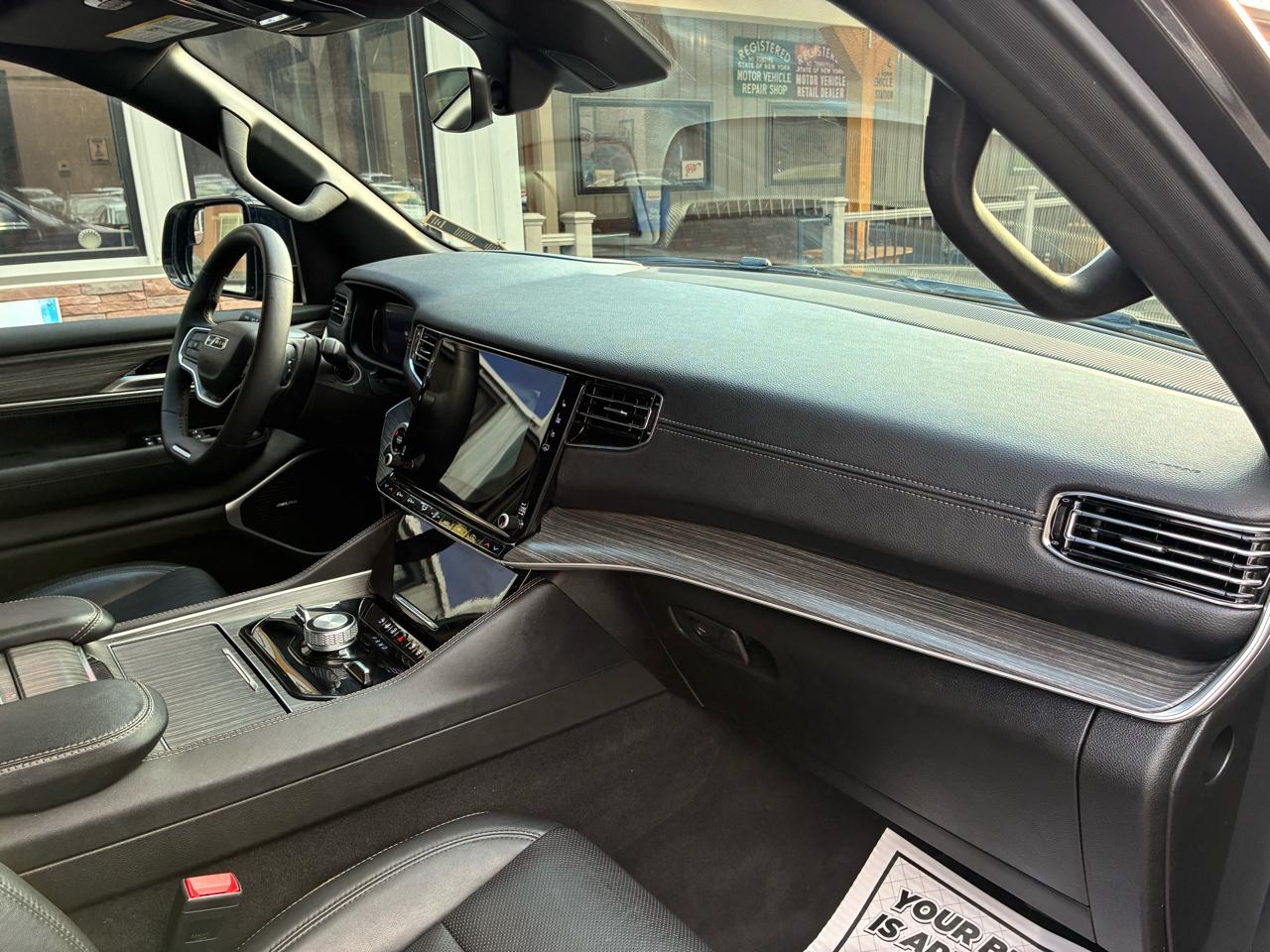 Jeep Wagoneer Series III 4WD 2024