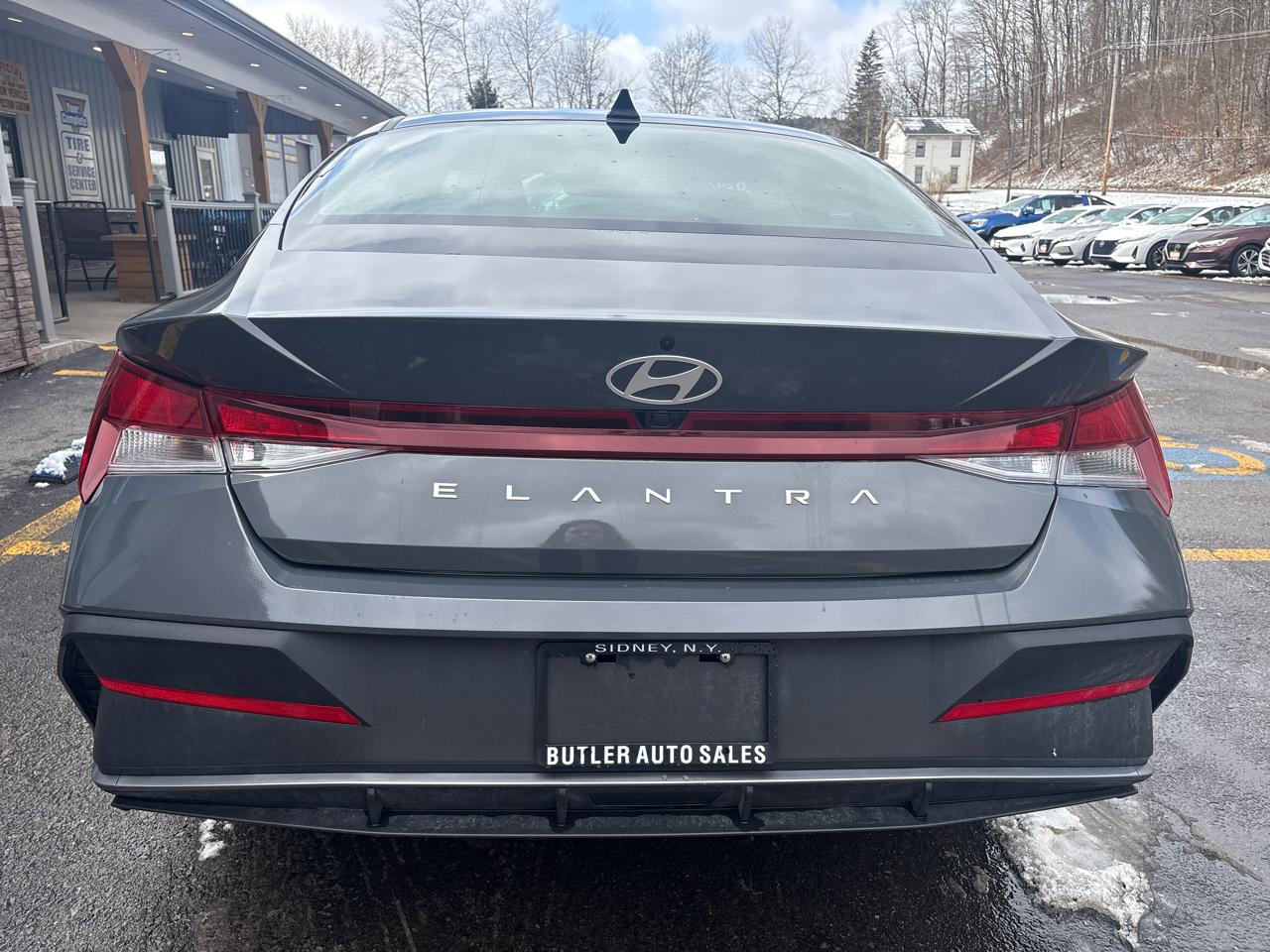 Hyundai Elantra SEL 2024