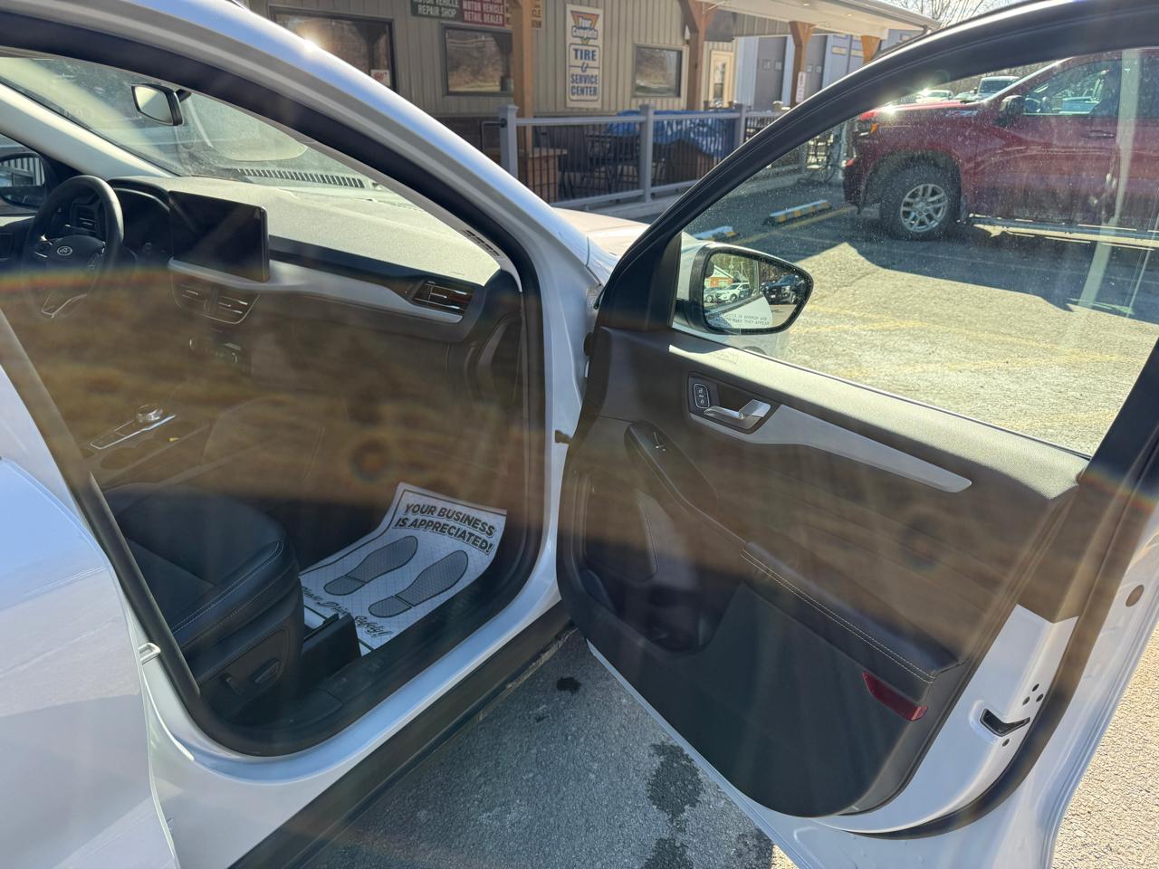 Ford Escape Platinum AWD 2025