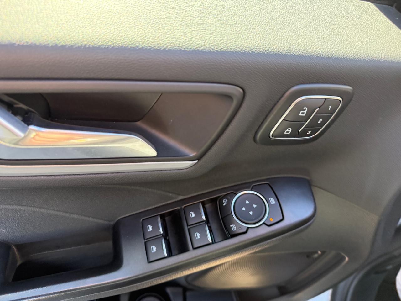 Ford Escape Platinum AWD 2025