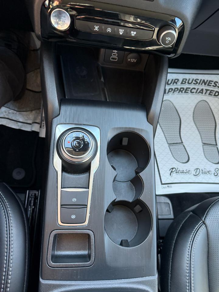 Ford Escape Platinum AWD 2025