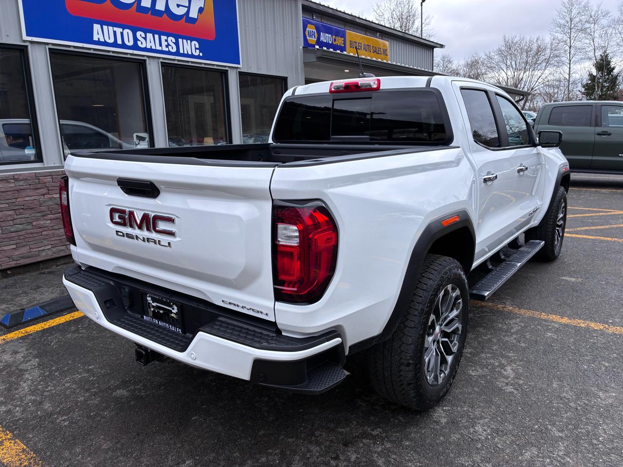 GMC Canyon Denali Crew Cab 4WD 2023