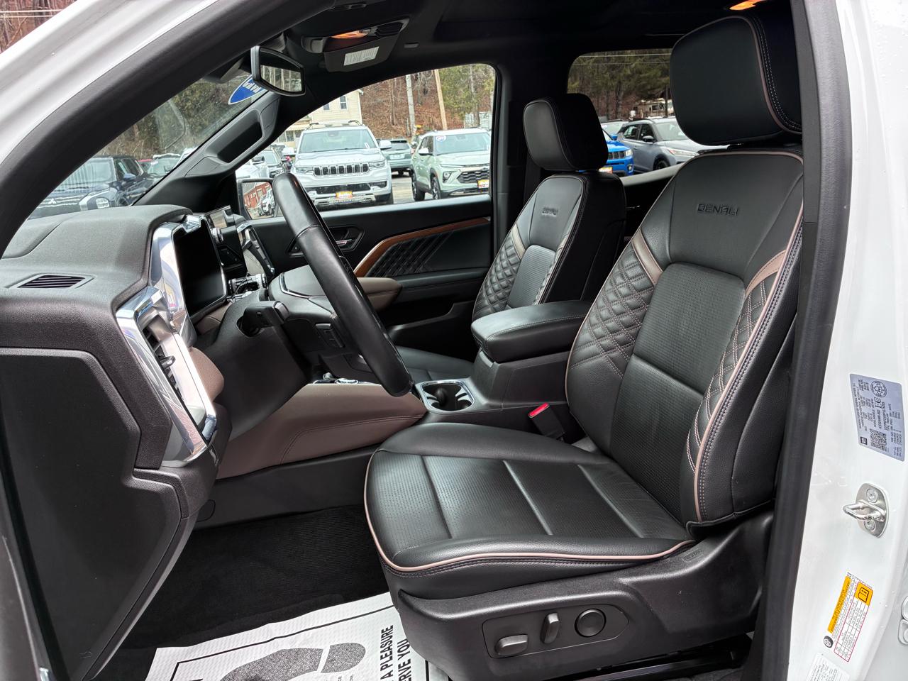 GMC Canyon Denali Crew Cab 4WD 2023