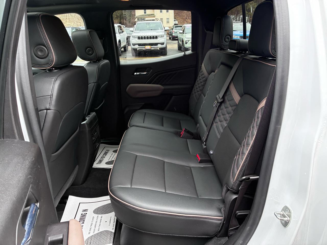 GMC Canyon Denali Crew Cab 4WD 2023