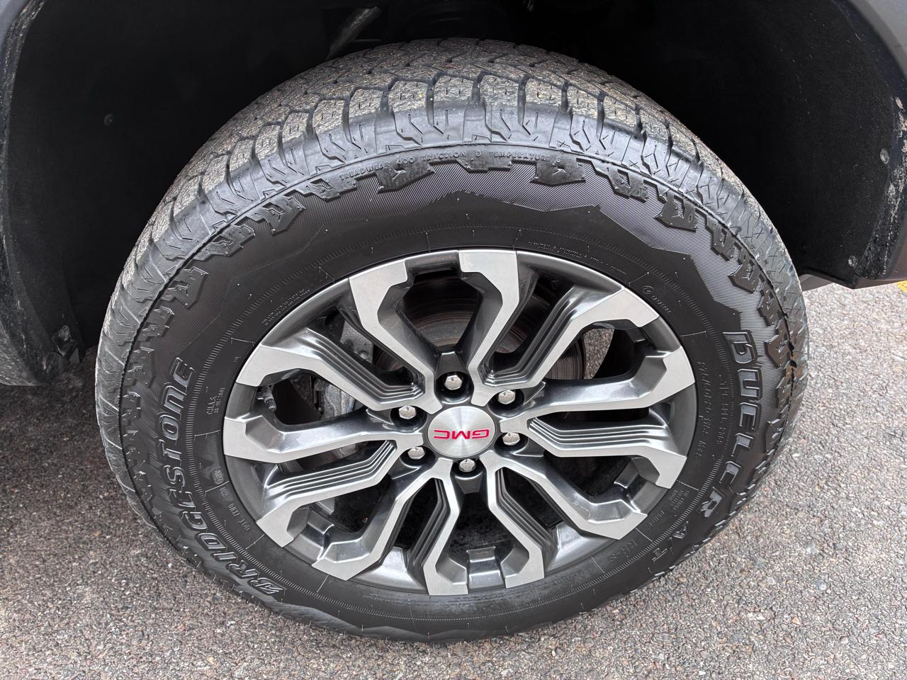 GMC Canyon Denali Crew Cab 4WD 2023