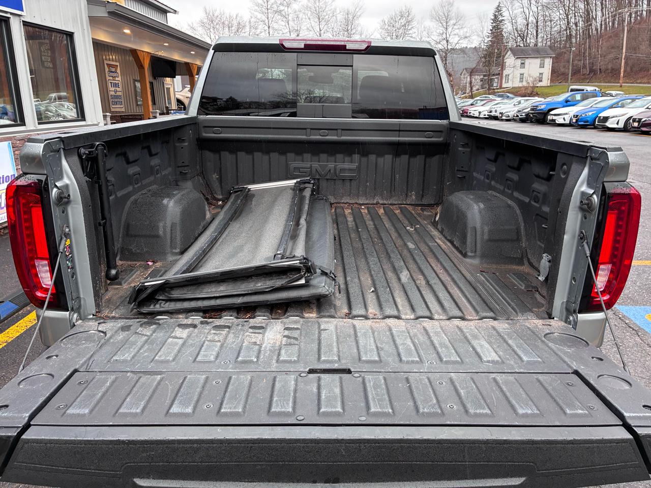 GMC Sierra 1500 SLT Crew Cab 4WD 2023