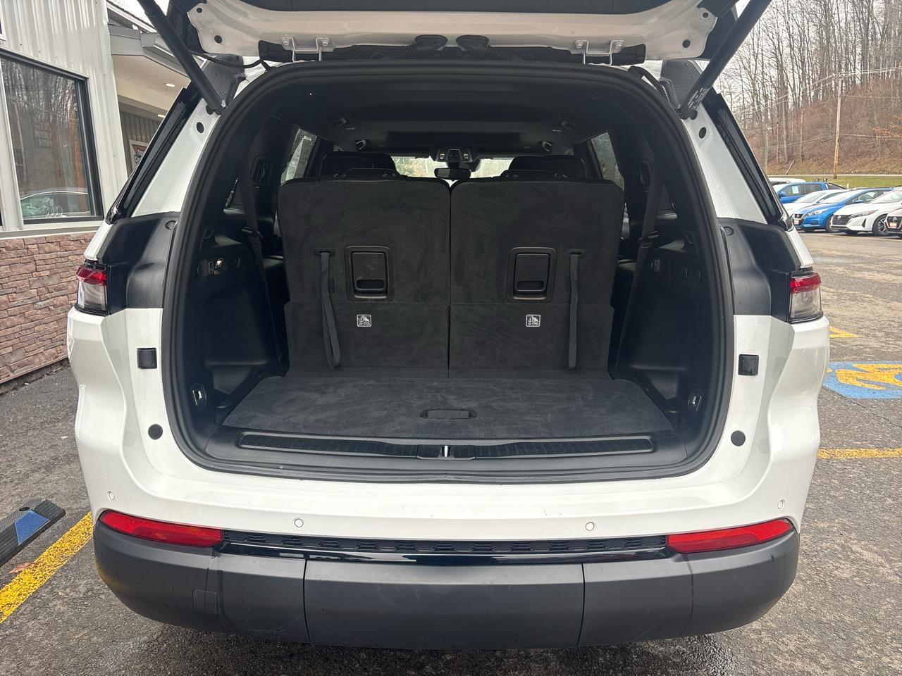 Jeep Grand Cherokee L Laredo 4WD 2023