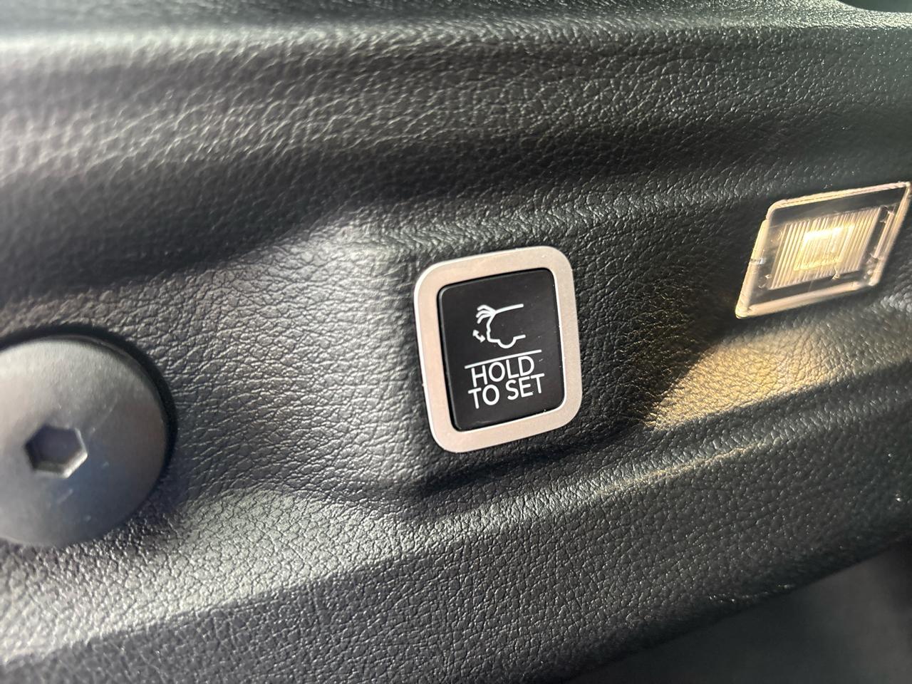 Jeep Grand Cherokee L Laredo 4WD 2023