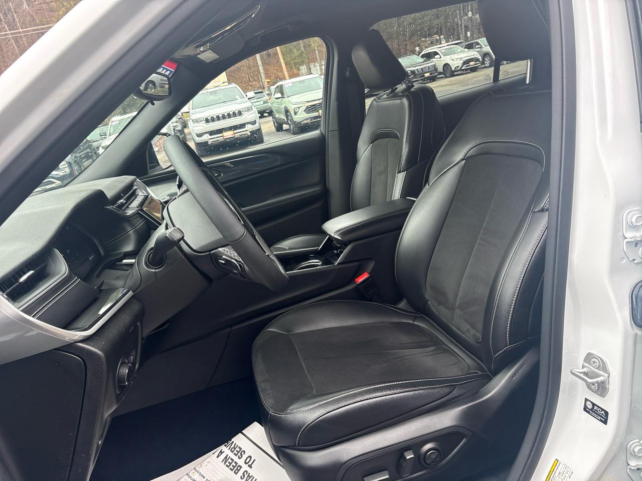 Jeep Grand Cherokee L Laredo 4WD 2023