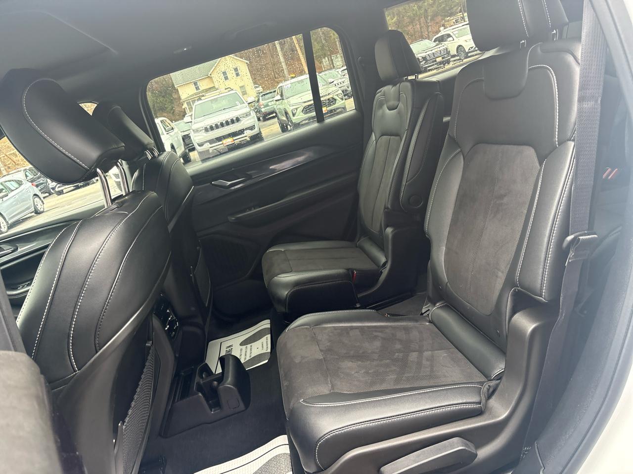 Jeep Grand Cherokee L Laredo 4WD 2023