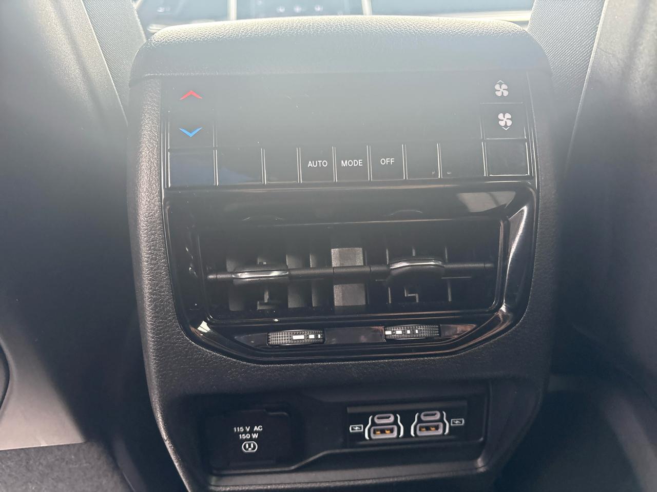 Jeep Grand Cherokee L Laredo 4WD 2023