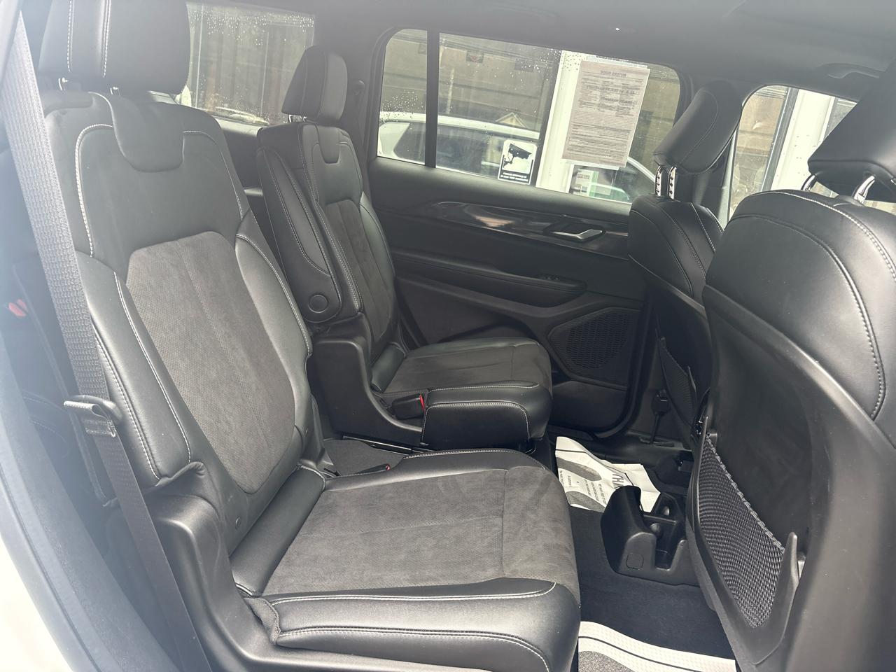 Jeep Grand Cherokee L Laredo 4WD 2023