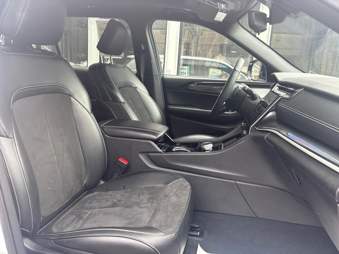 Jeep Grand Cherokee L Laredo 4WD 2023