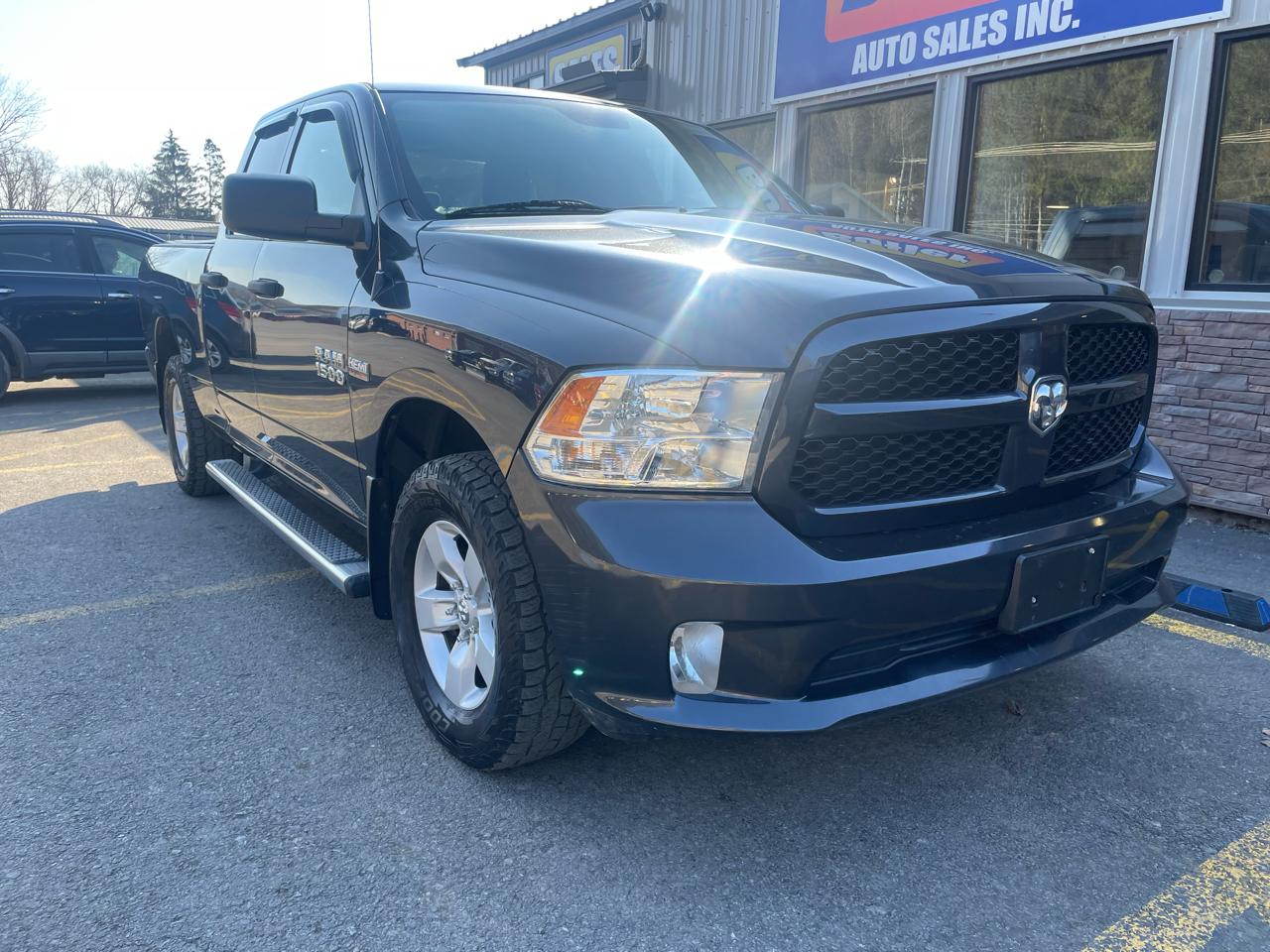 RAM 1500 Tradesman Quad Cab 4WD 2018