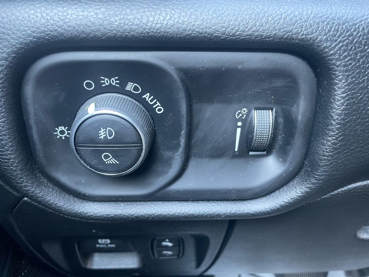 RAM 1500 Big Horn Crew Cab SWB 4WD 2020