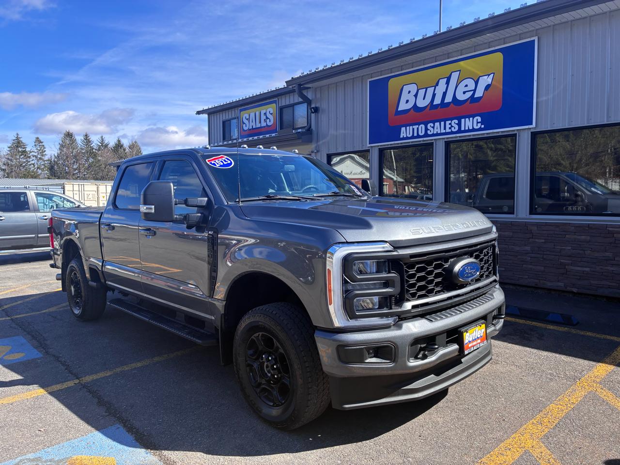 Ford F-250 SD XLT Crew Cab 4WD 2023
