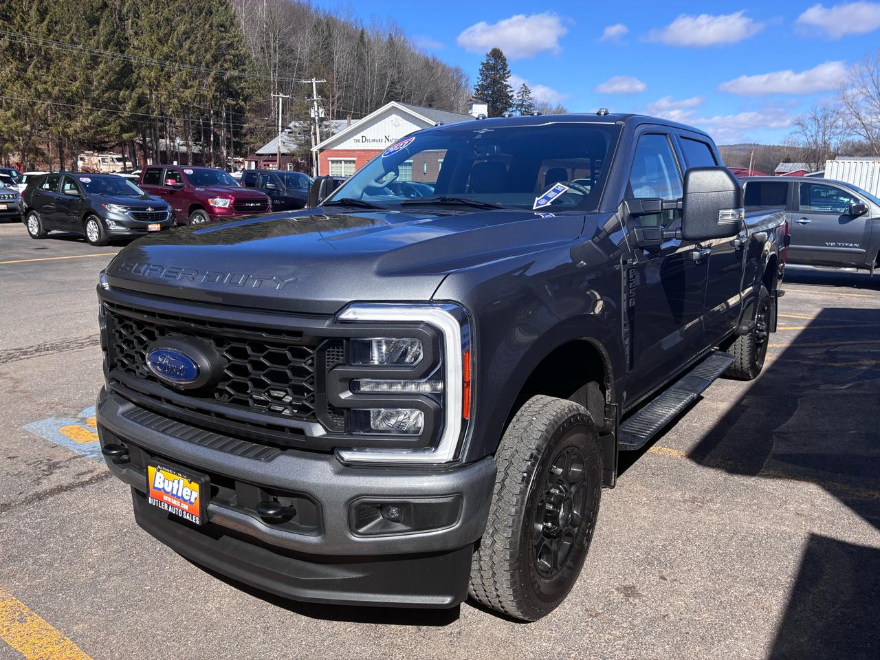 Ford F-250 SD XLT Crew Cab 4WD 2023