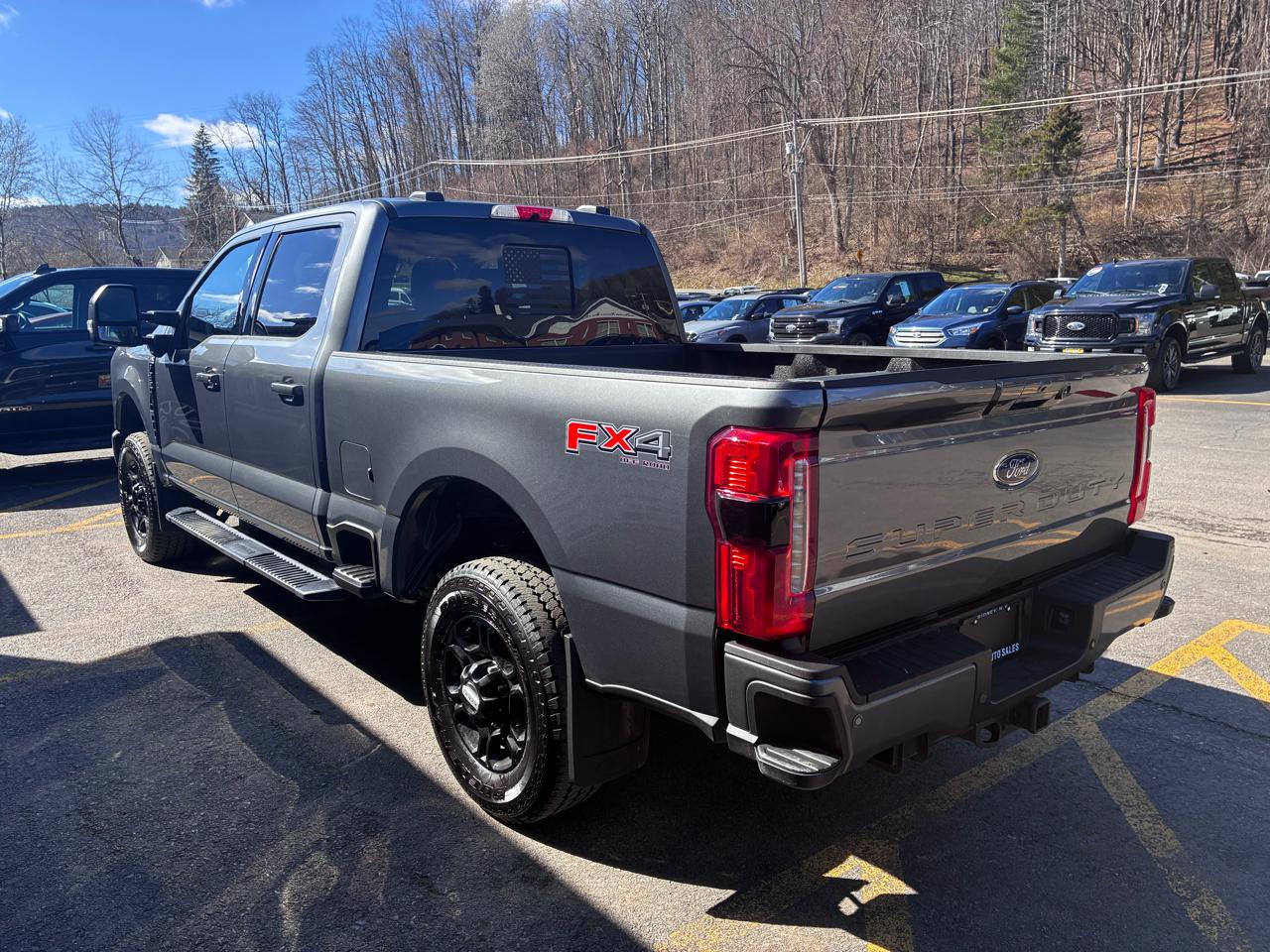 Ford F-250 SD XLT Crew Cab 4WD 2023
