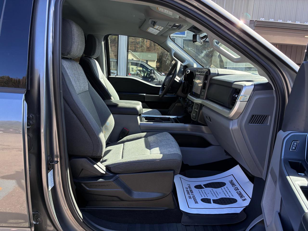 Ford F-250 SD XLT Crew Cab 4WD 2023