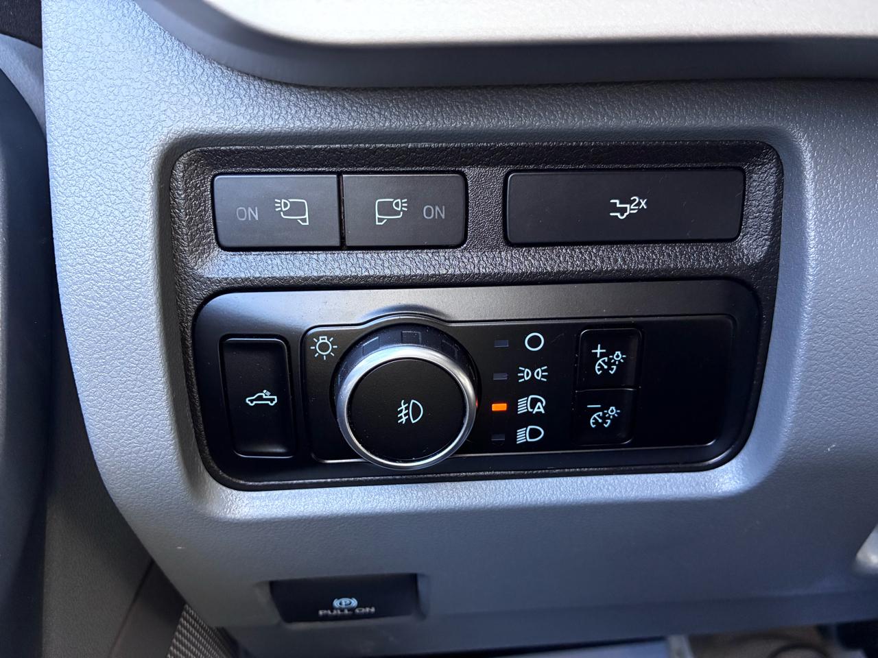 Ford F-250 SD XLT Crew Cab 4WD 2023