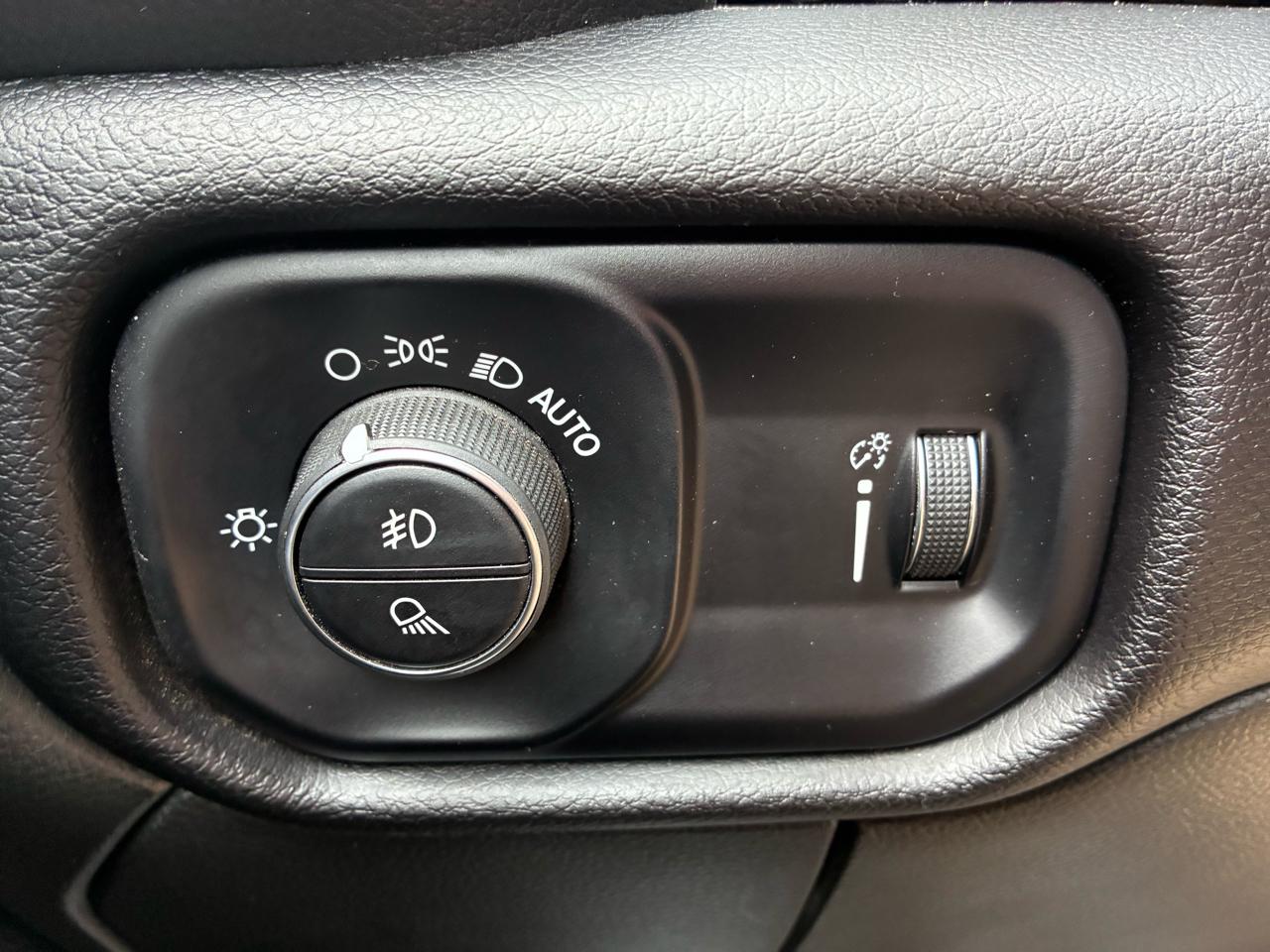 RAM 2500 Tradesman Crew Cab SWB 4WD 2024