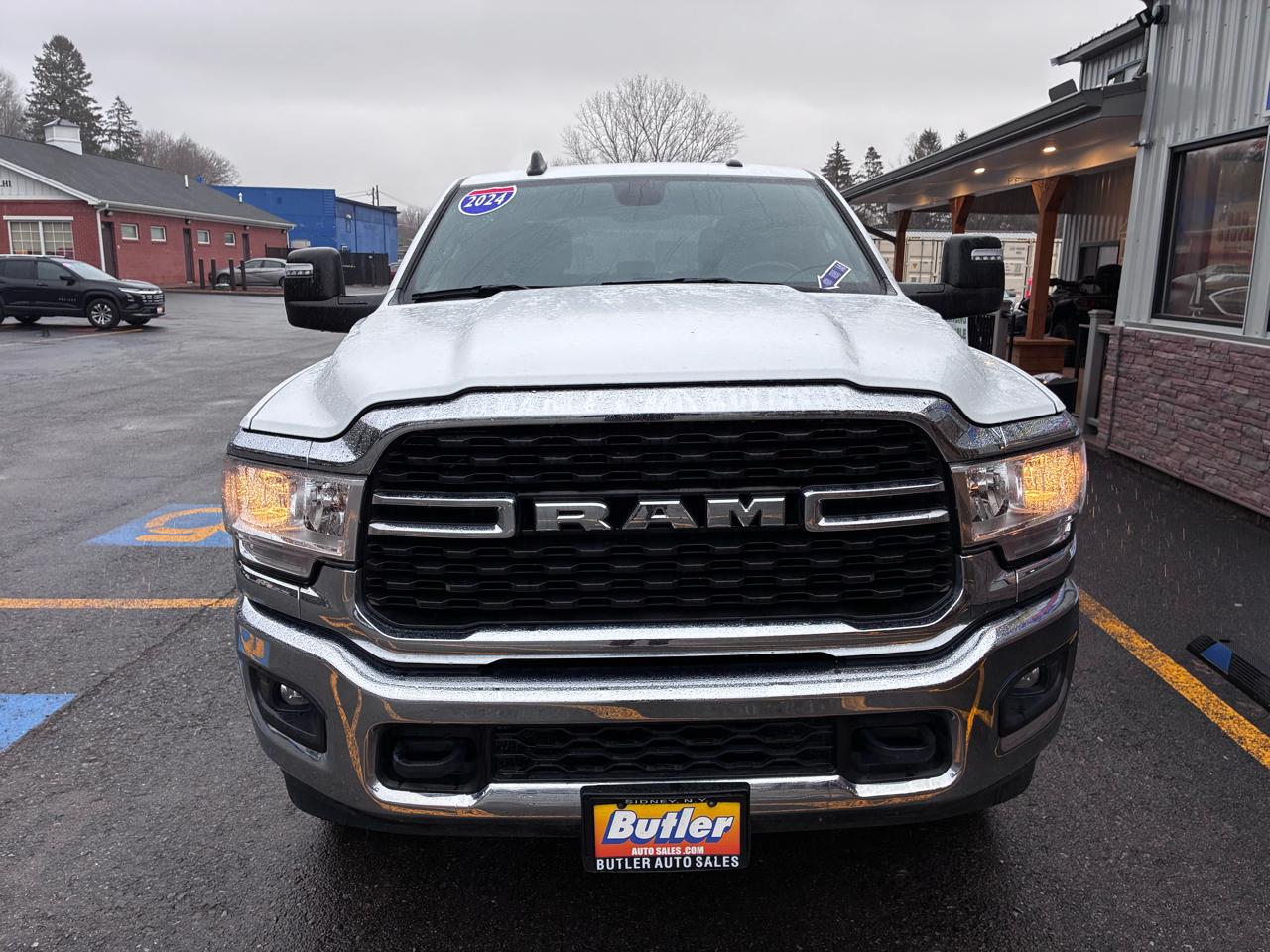 RAM 2500 Tradesman Crew Cab SWB 4WD 2024