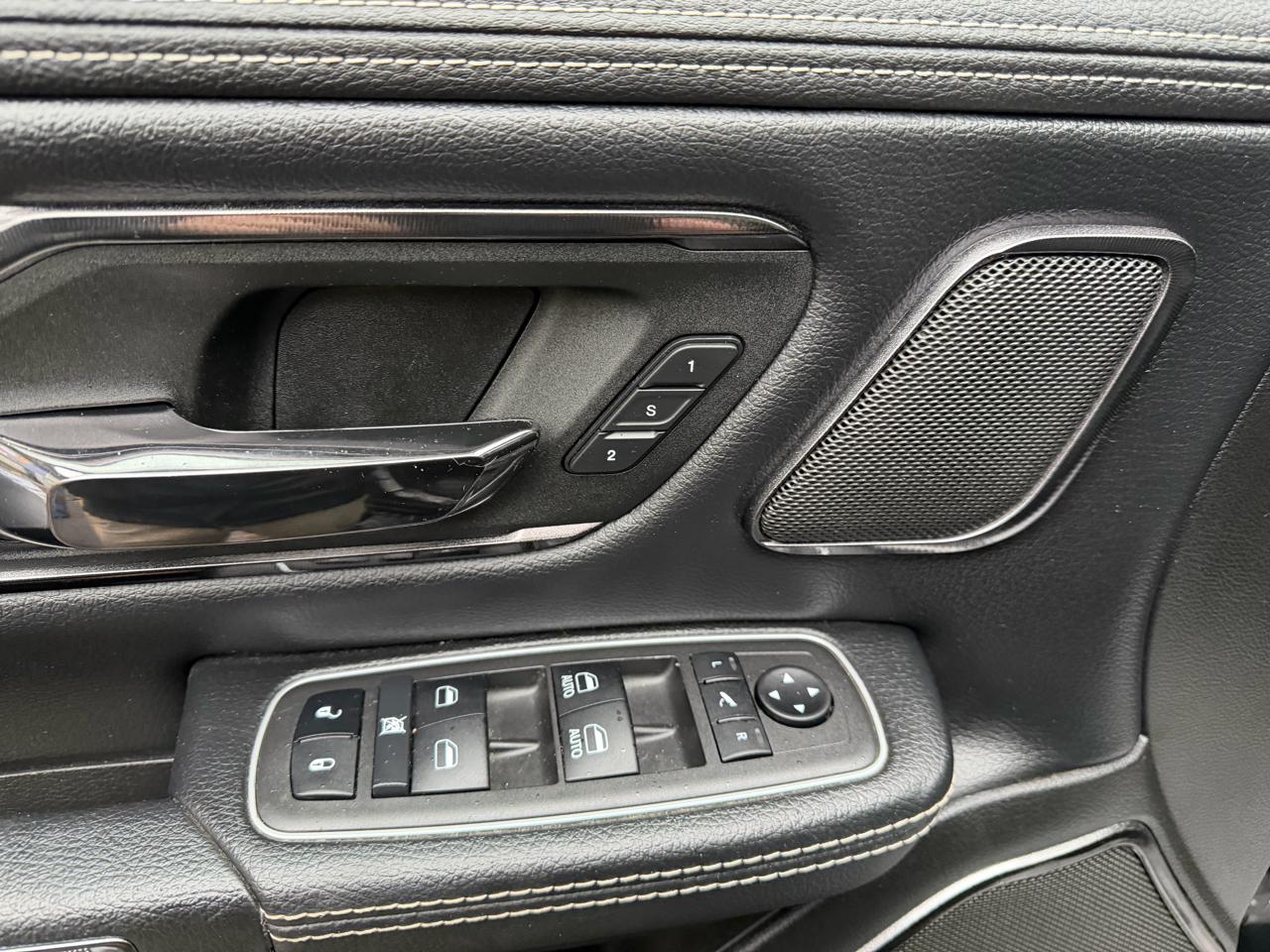 RAM 1500 Laramie Crew Cab SWB 4WD 2022