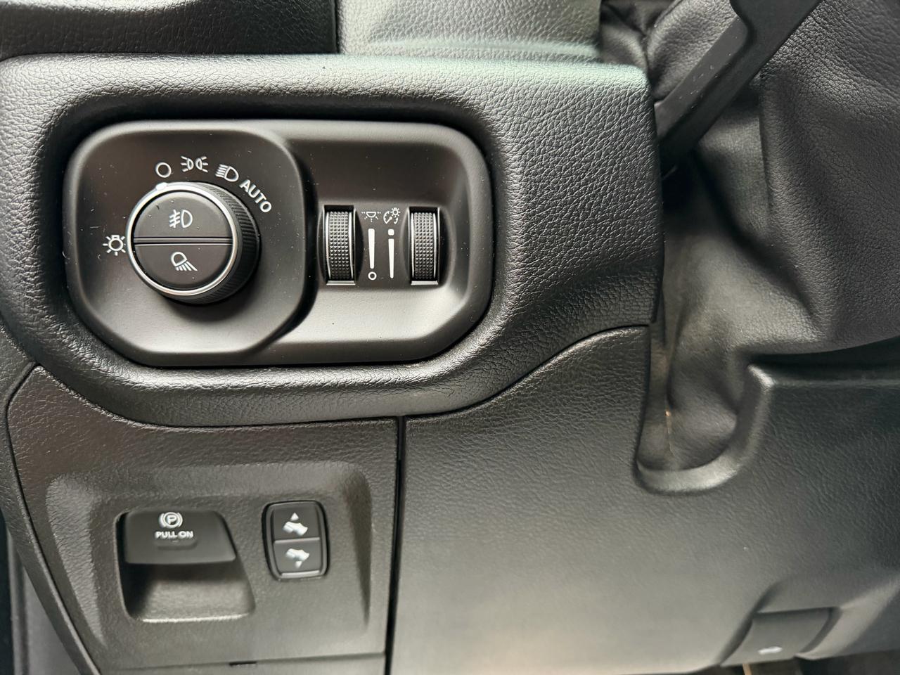 RAM 1500 Laramie Crew Cab SWB 4WD 2022