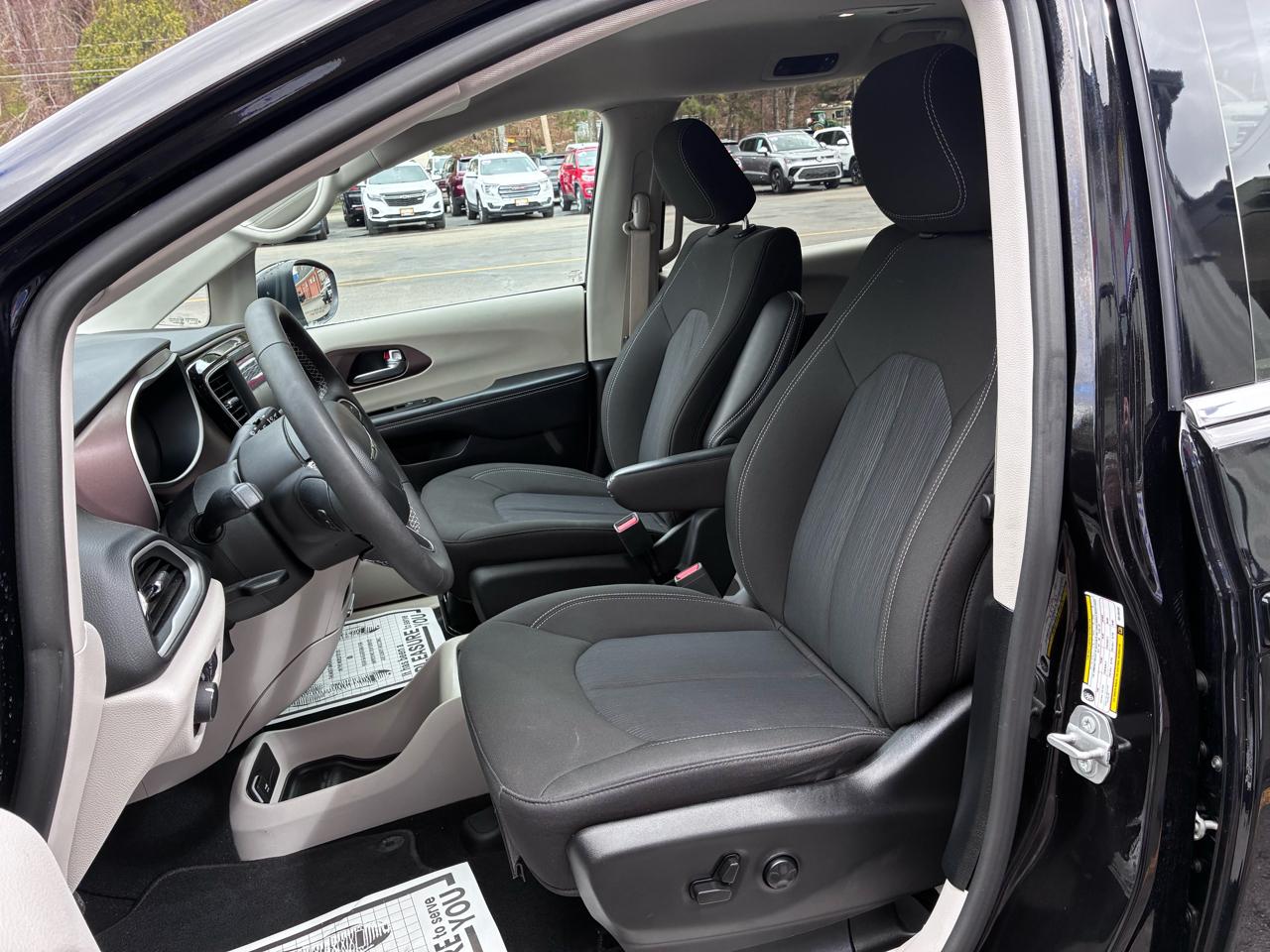 Chrysler Voyager LX 2024