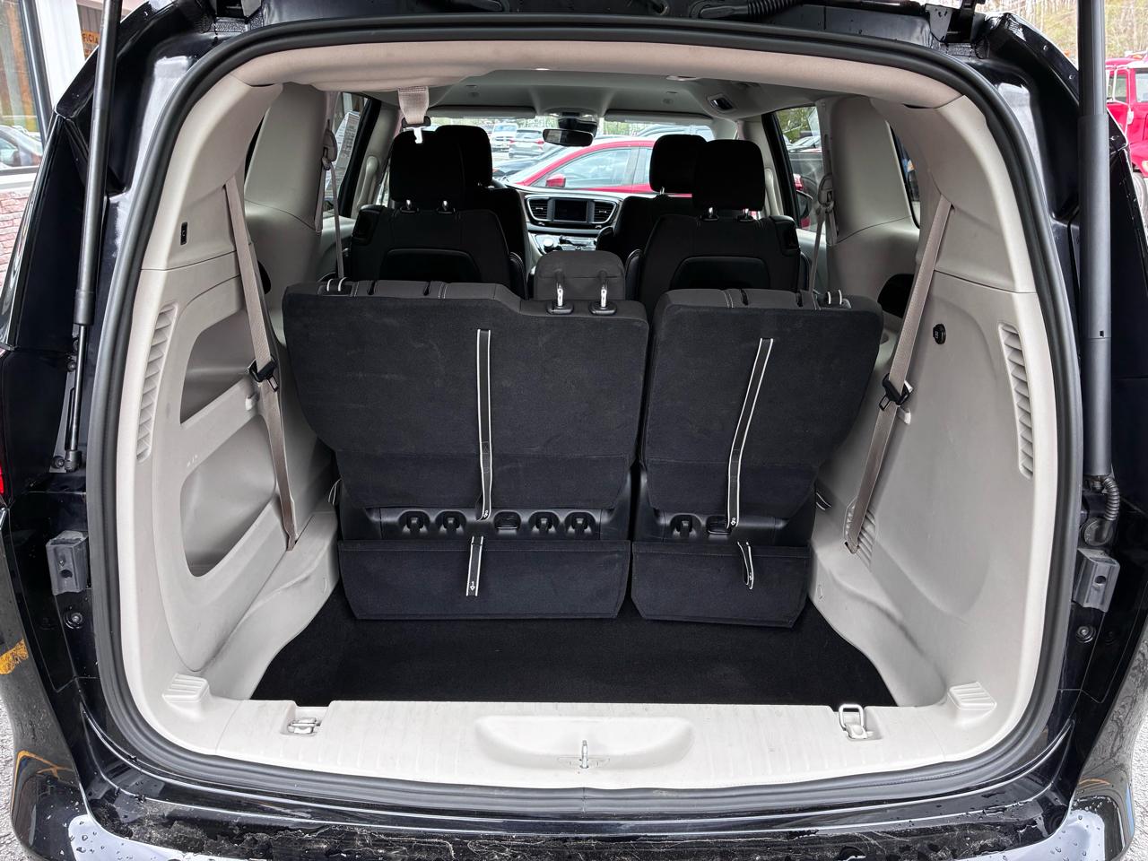 Chrysler Voyager LX 2024