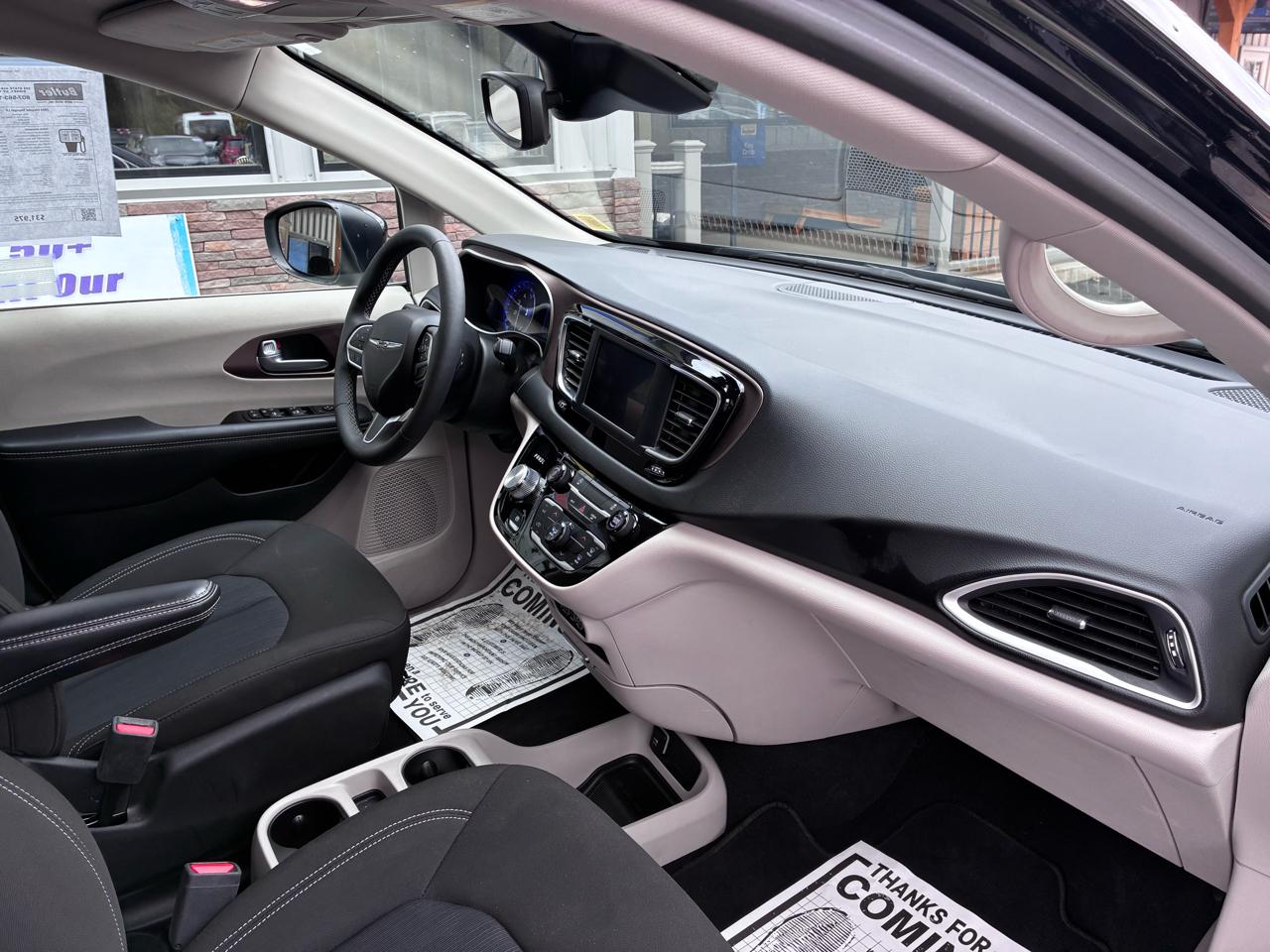 Chrysler Voyager LX 2024