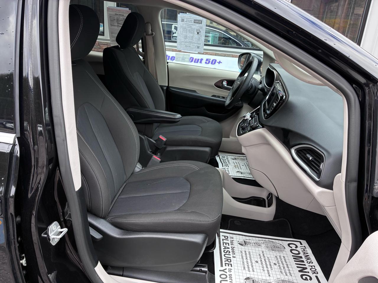 Chrysler Voyager LX 2024