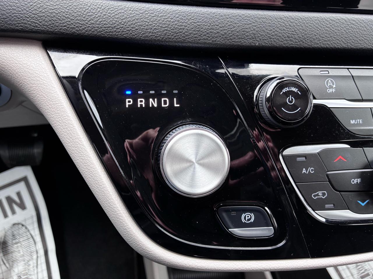 Chrysler Voyager LX 2024