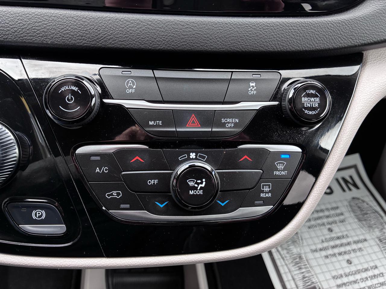 Chrysler Voyager LX 2024