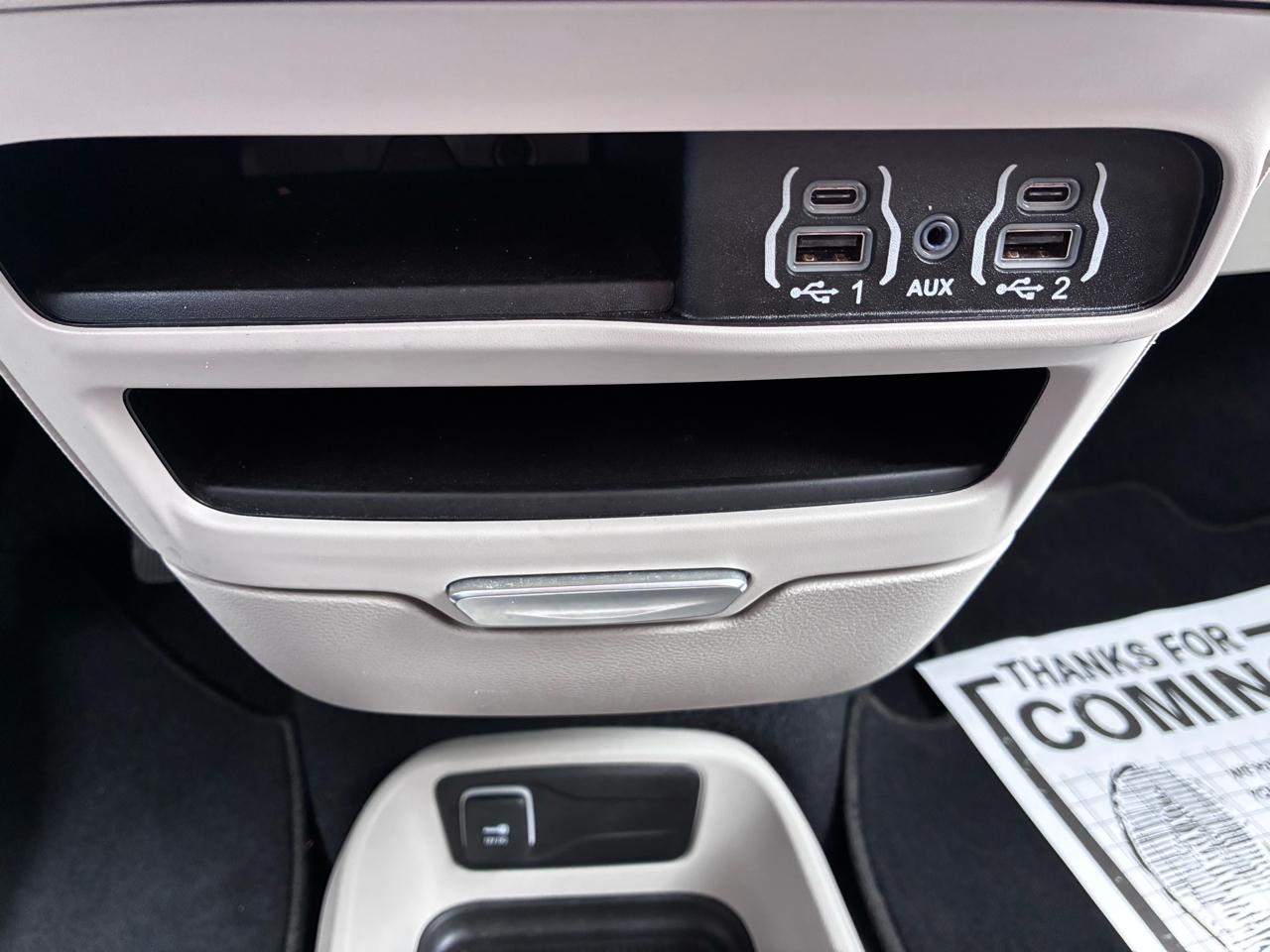 Chrysler Voyager LX 2024