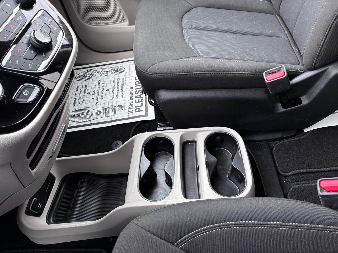 Chrysler Voyager LX 2024